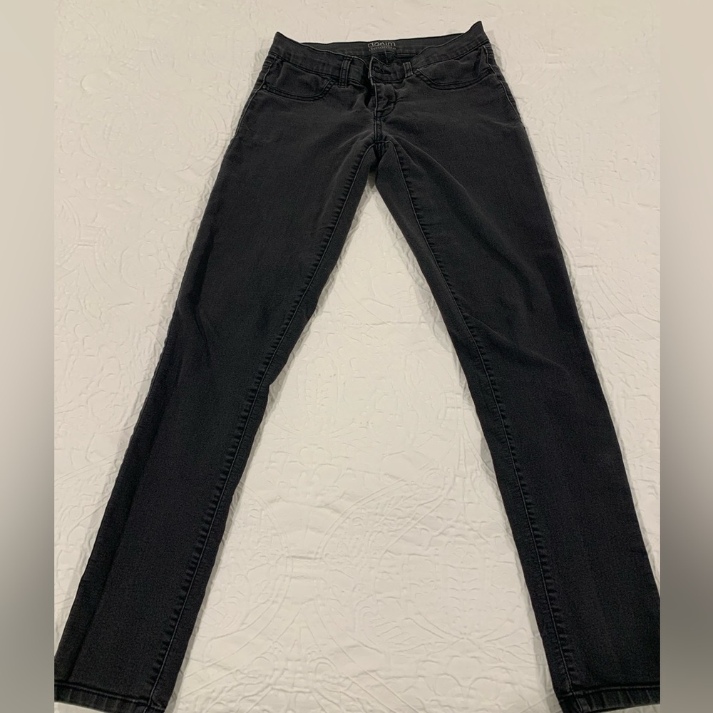 Black Skinny Jeans by Dynamite in Size 27